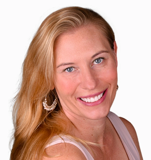 Before and after photos illustrating the impact of All-on-4 implants from Esthetic Dentistry on a patient’s dental health and appearance.